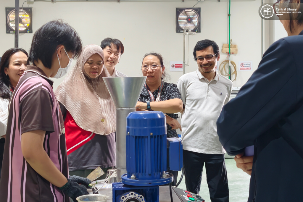 กิจกรรม Library Waste to Value (19)