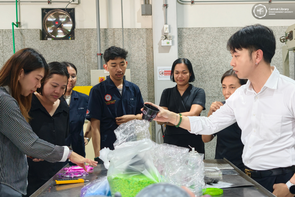 กิจกรรม Library Waste to Value (30)