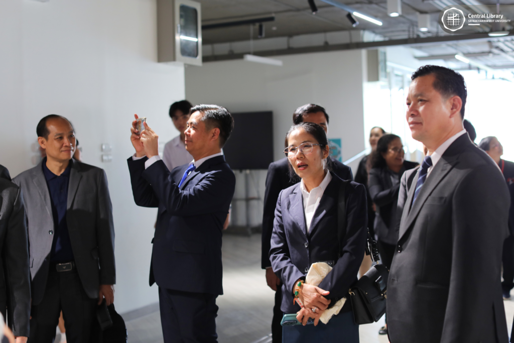 ต้อนรับ ม. แห่งชาติลาว (10)