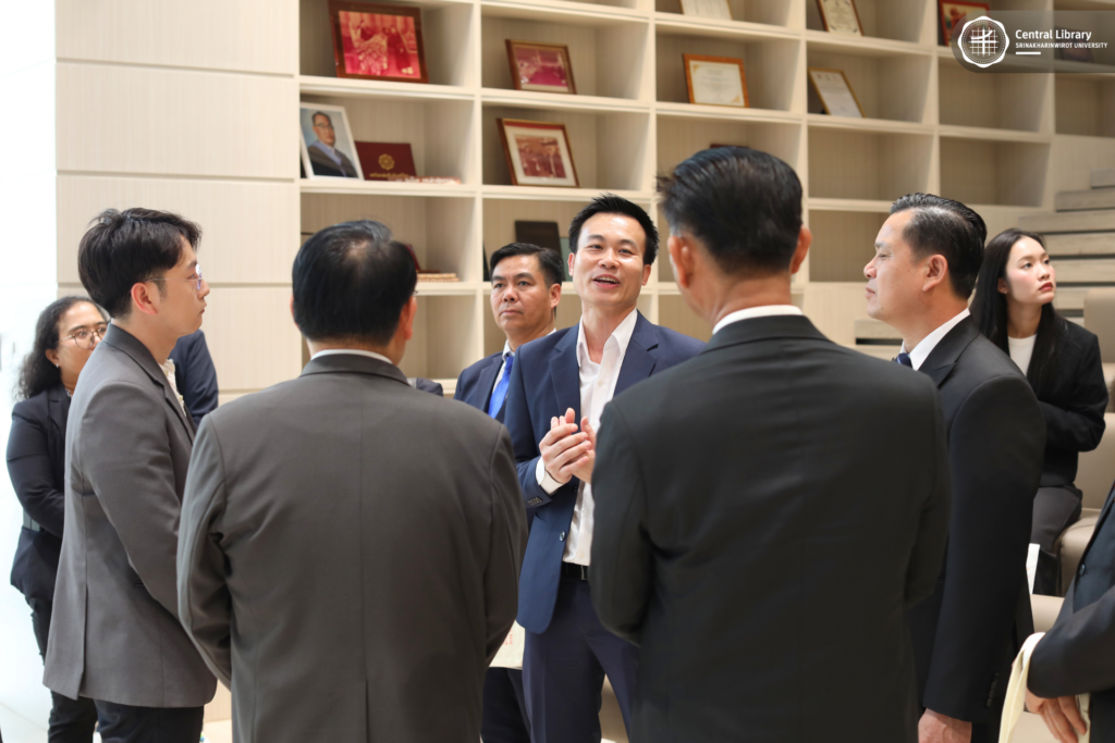 ต้อนรับ ม. แห่งชาติลาว (6)