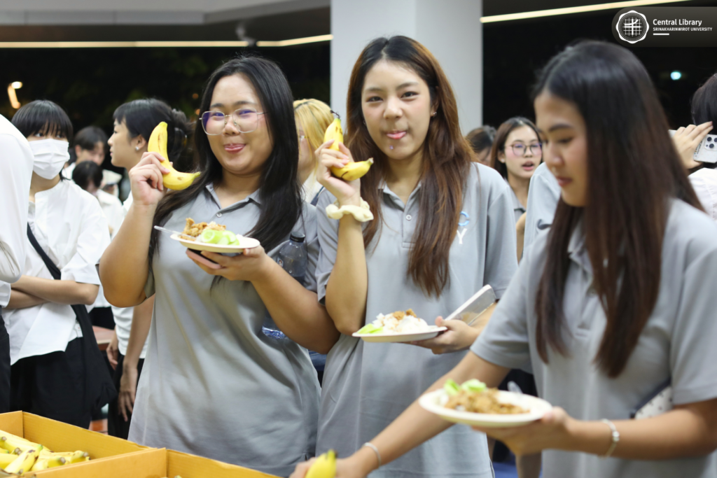 แจกข้าวไก่กระเทียม (12)