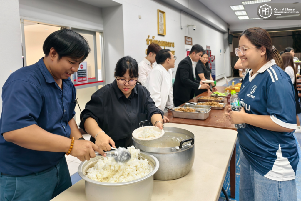 แจกข้าวไก่กระเทียม (14)
