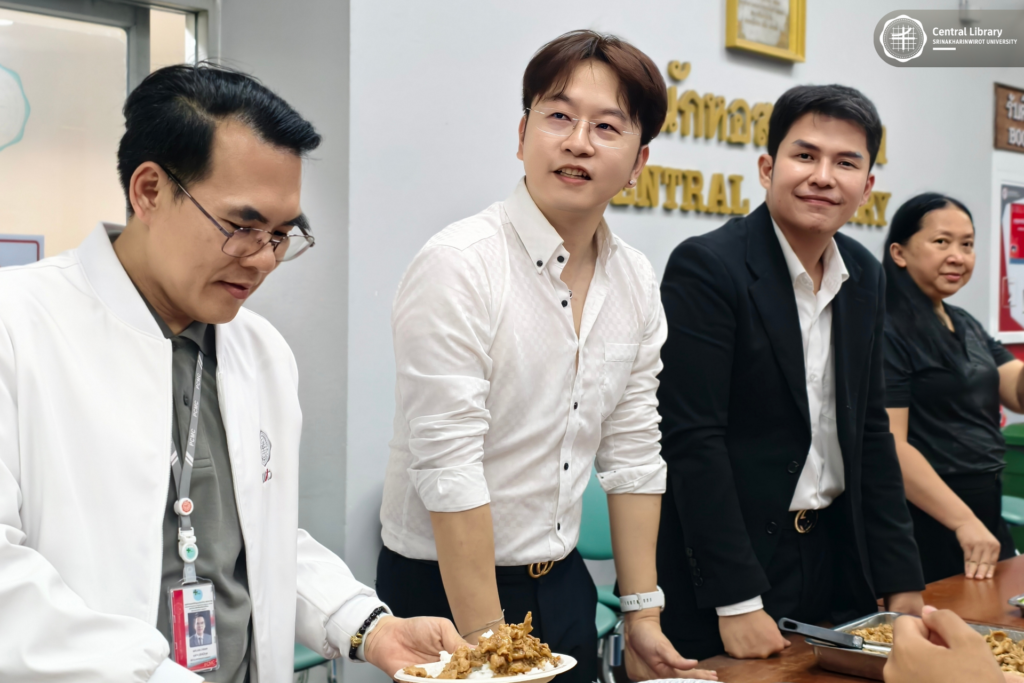 แจกข้าวไก่กระเทียม (15)