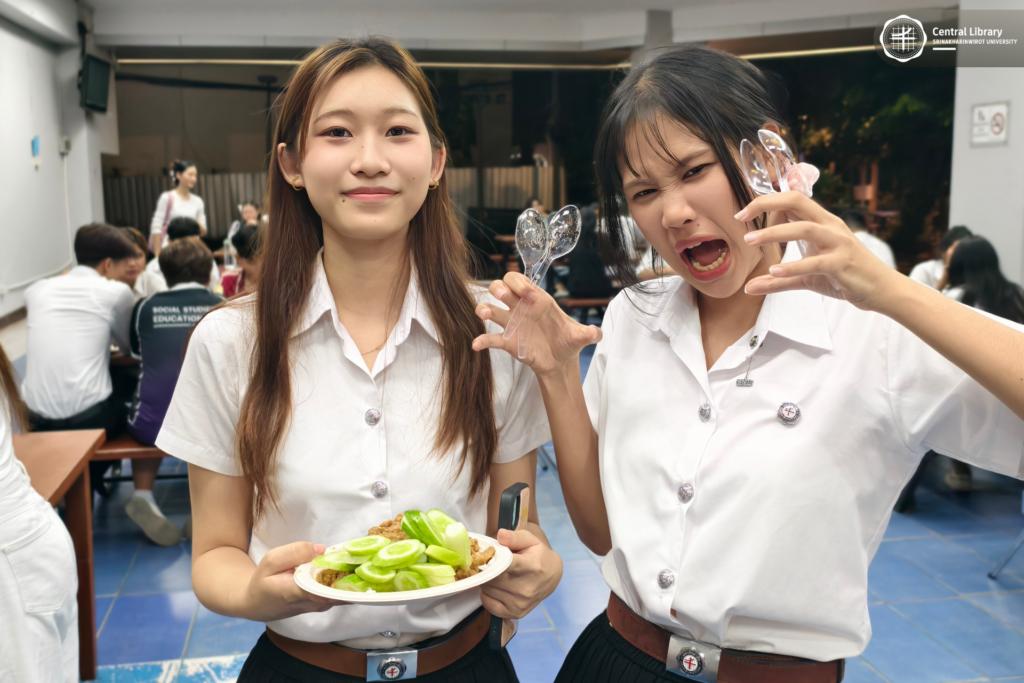 แจกข้าวไก่กระเทียม (16)