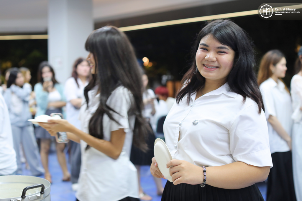 แจกข้าวไก่กระเทียม (6)