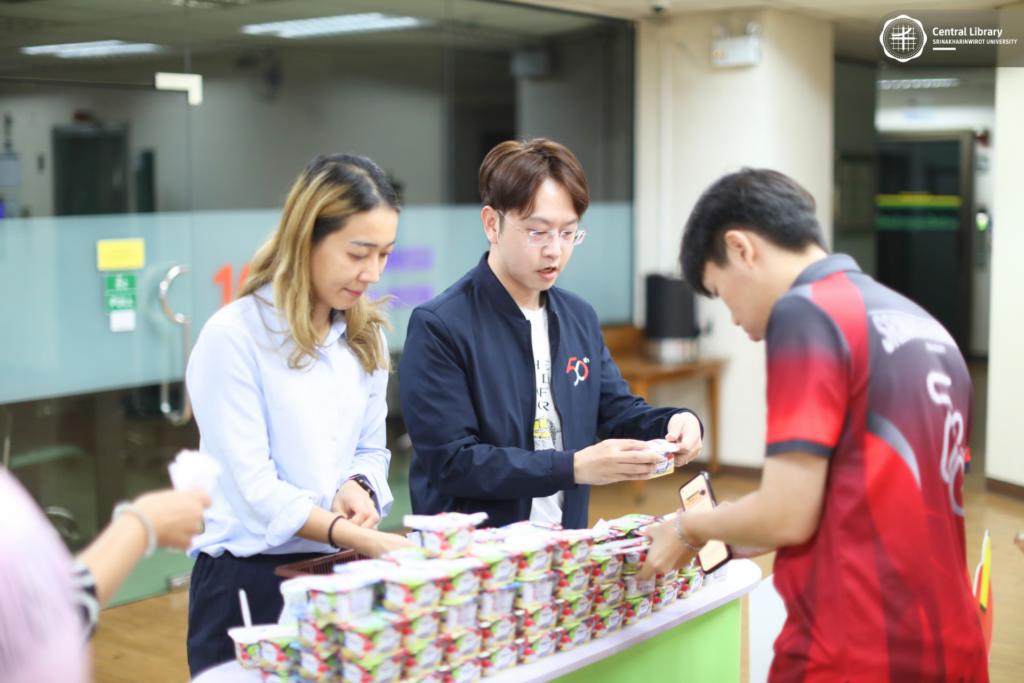 แจกโยเกิร์ต เมจิ บัลแกเรีย รสแอปเปิ้ล (2)